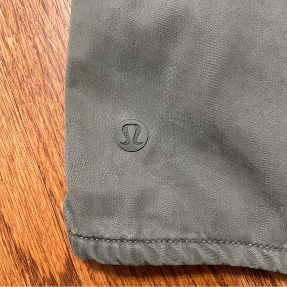 Lululemon shorts size 8 - Picture 9 of 12